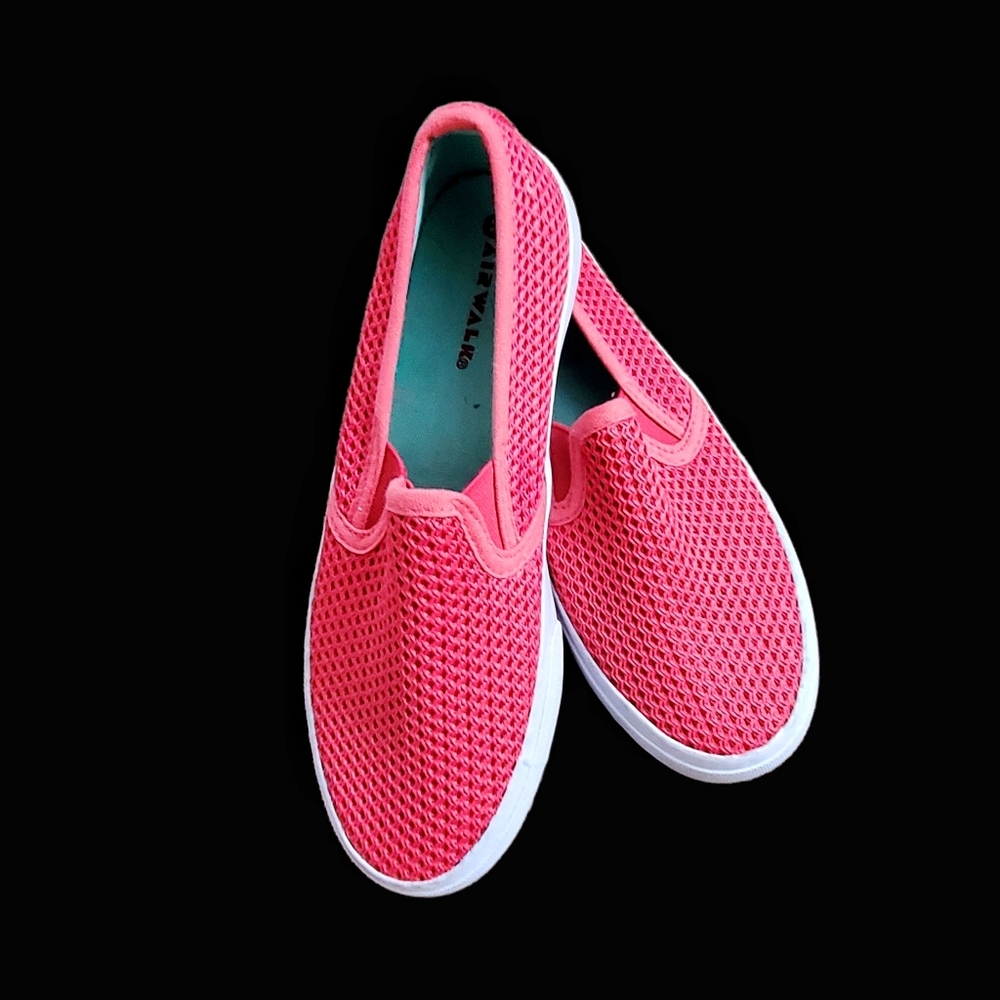 Airwalk Coral Pink color knit slip ons. Size 8 US.